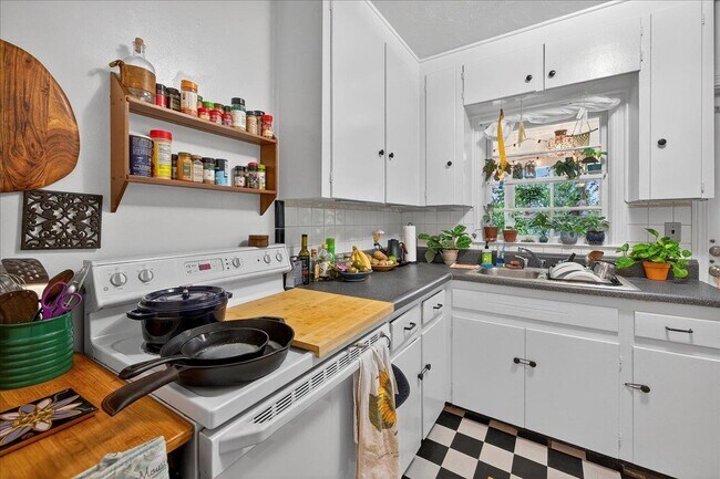 Building Photo - 1454 S Gadsden St