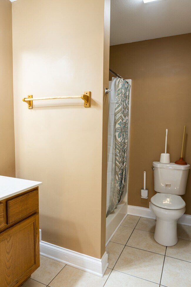 Master bathroom - 3800 Duncan Rd