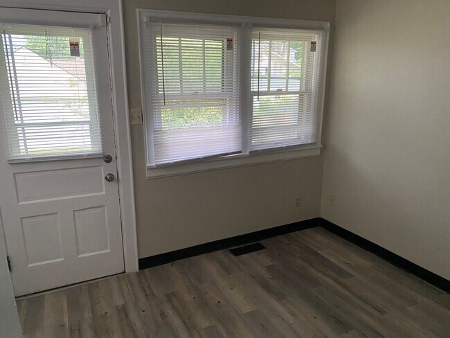 Building Photo - 3 Bedroom 1 Bathroom Single Family Home, N...