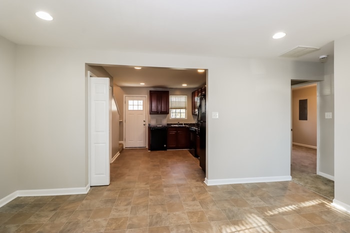 Building Photo - 1908 Madison Rd