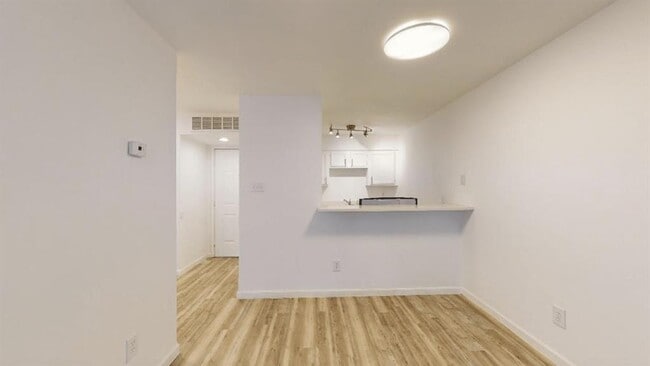 Building Photo - 4717 Columbia Ave