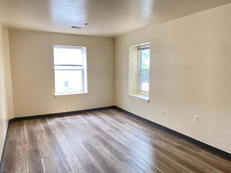 Building Photo - 4046 Ogden St