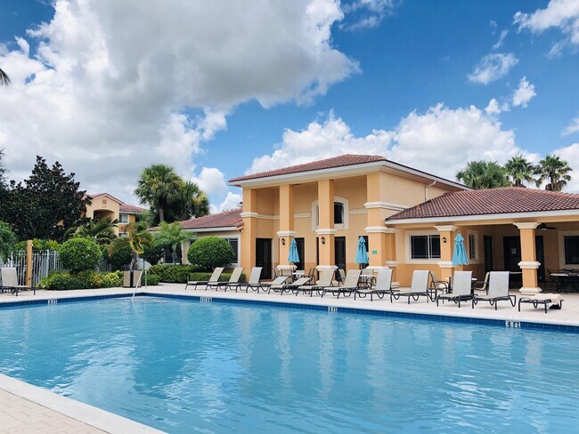 Building Photo - 261 SW Palm Dr