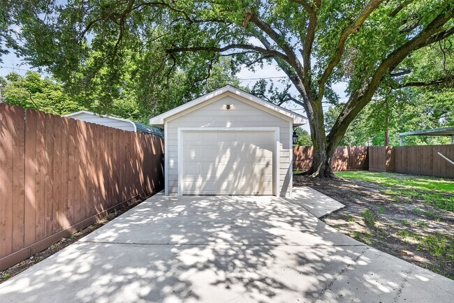 Building Photo - 7623 McHenry St