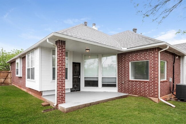 Building Photo - 1125 Oak Creek Dr