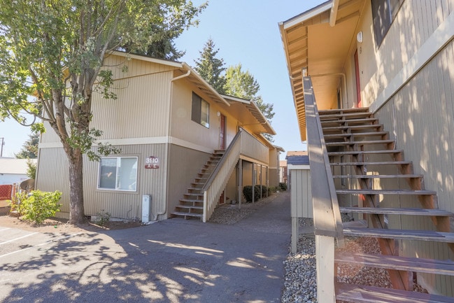 Building Photo - Kathy's Court II