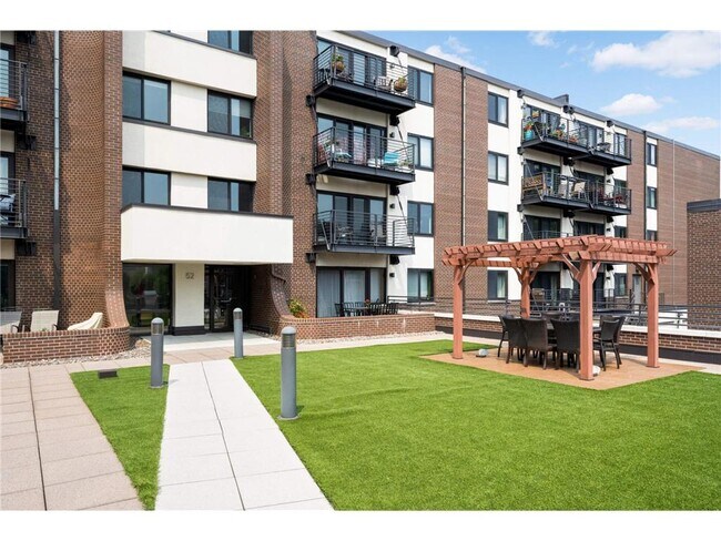 Building Photo - 48 Groveland Terrace