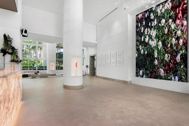 Building Photo - 5959 Collins Ave