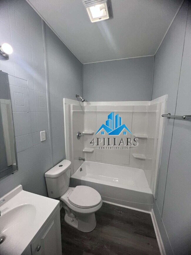 Building Photo - 3904 Deodar St