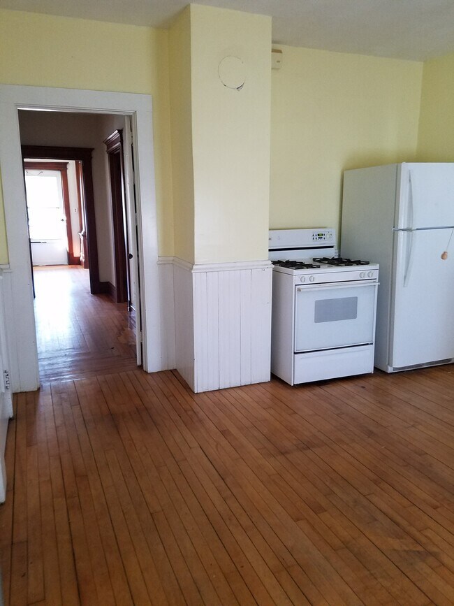 Kitchen - 15 Hollister Street