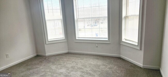 Building Photo - 201 Reeves Creek Way