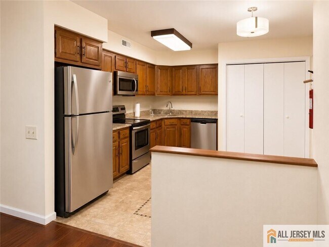 Building Photo - 441B Belford Rd