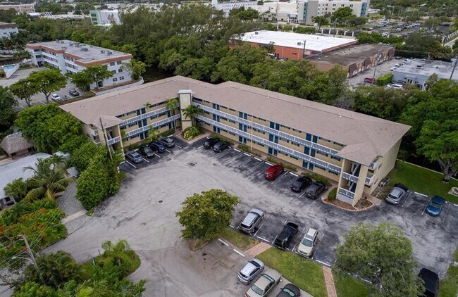 Building Photo - 1400 NE 57th Ct