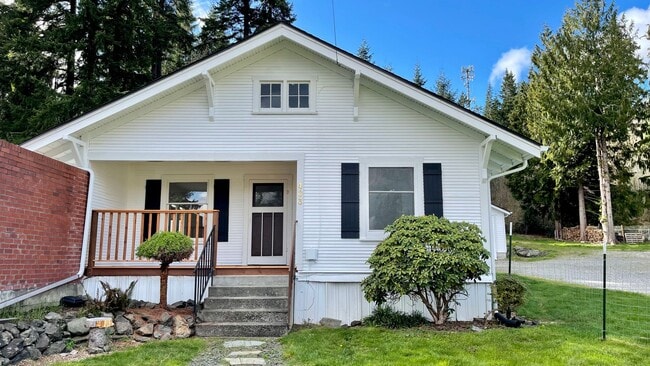 Building Photo - Country Living Home On Over Half An Acre! ...
