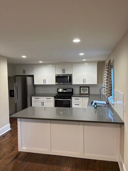 Building Photo - 1357 Lochland Rd SE