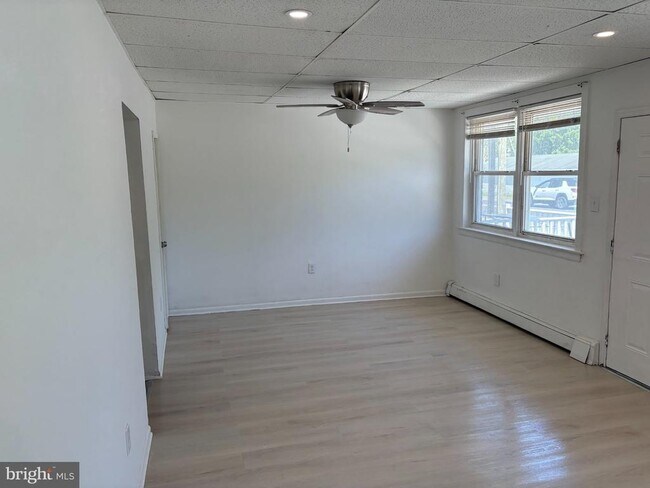 Building Photo - 159 Cross Keys Rd