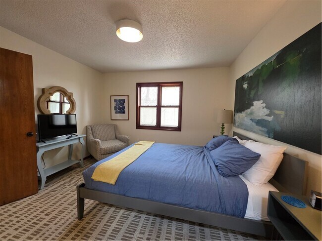 Building Photo - 11 Folkingham Ln