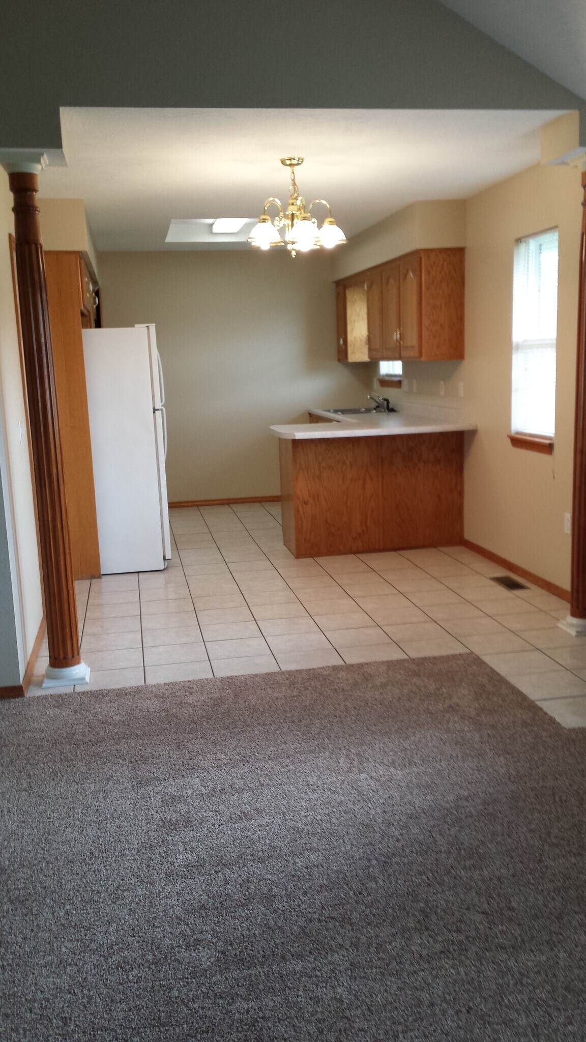 Building Photo - 281 S Elm St