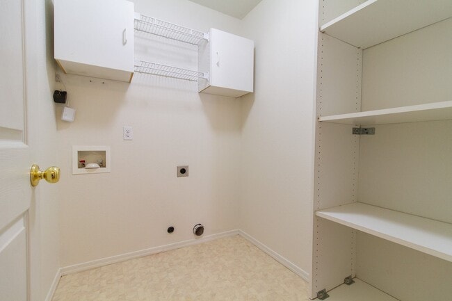 Building Photo - 8566 E Desert Ln