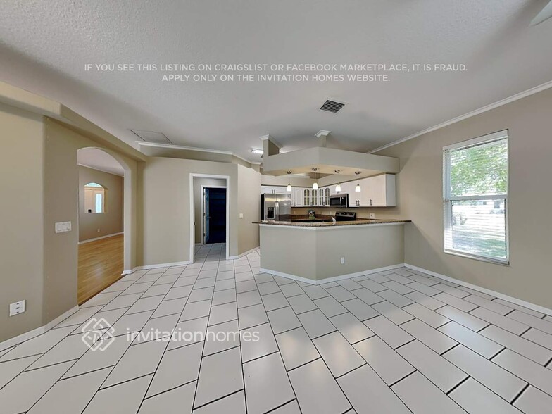 Building Photo - 7843 48th Ave E