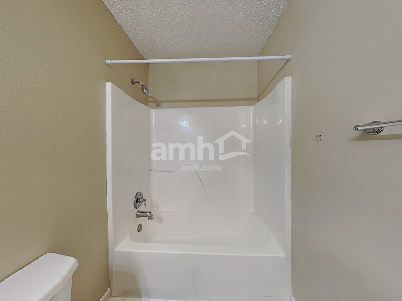 Building Photo - 1071 Sassafras Trl