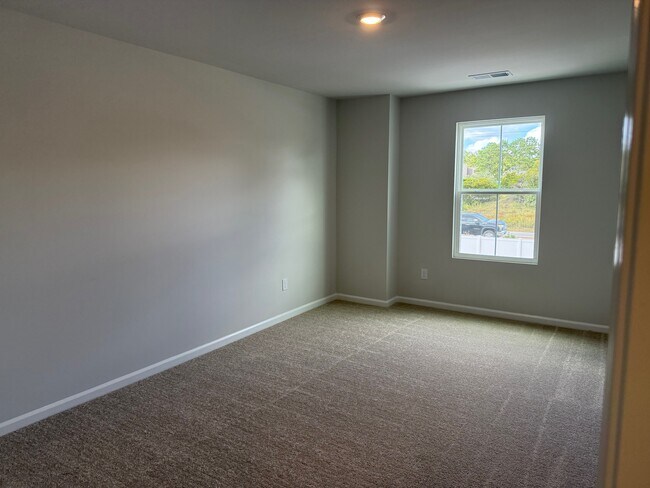 Building Photo - 1033 Arborwood Ln SW