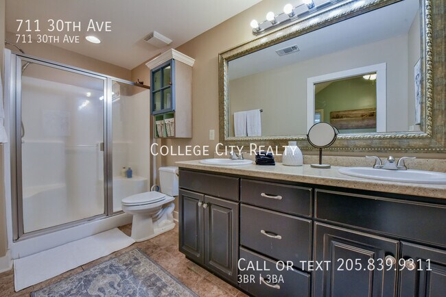 Building Photo - 711 30th Ave