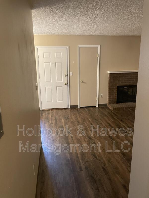 Building Photo - 1209 W Plum St