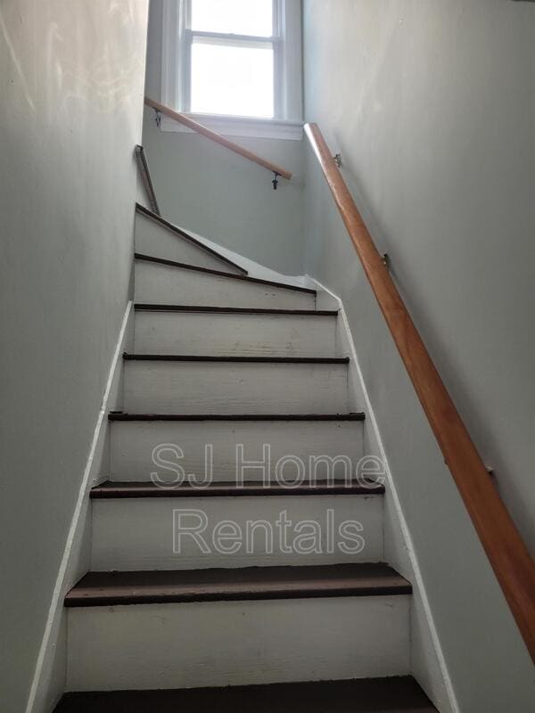 Building Photo - 302 Delaware Ave