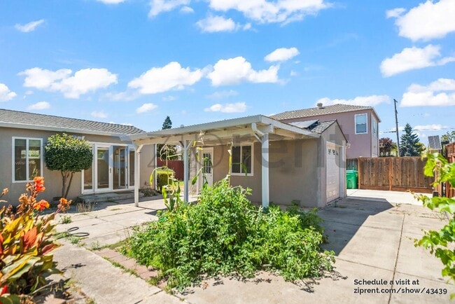 Building Photo - 1697 140th Ave