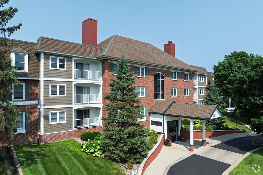 Edgerton Manor Apartments - Edgerton Manor