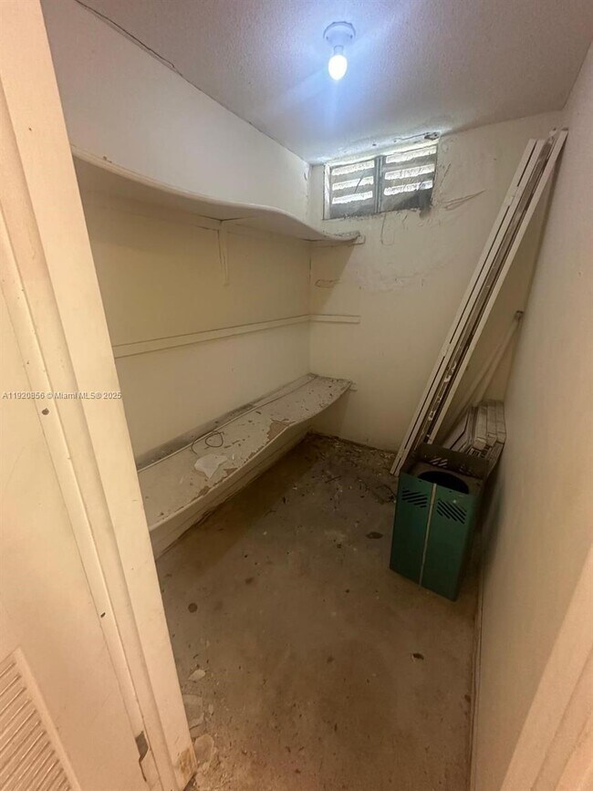 Building Photo - 1990 Brickell Ave