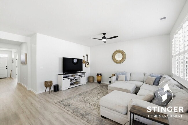 Building Photo - 334 Sanctuary Dr