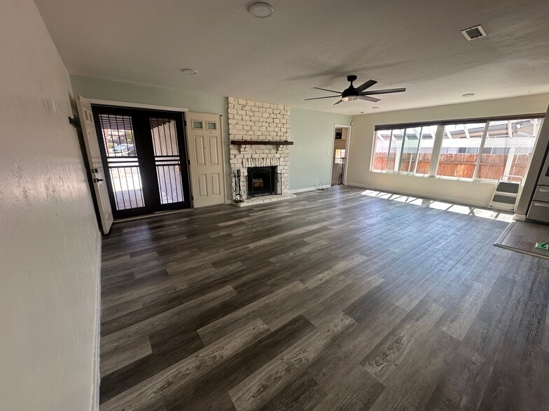 Building Photo - 9230 Pine Valley Dr