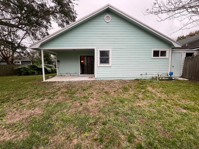 Building Photo - 224 Vista Grande Dr