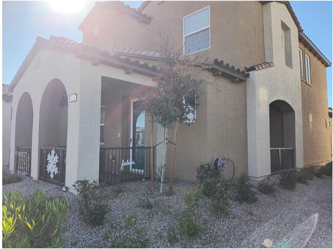 Building Photo - AMERICANA Property Mgmt - 3beds - 2 1/2baths Newly Townhouse in Henderson.