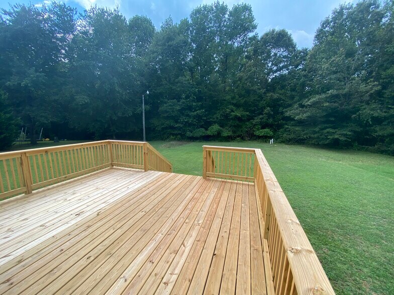 Building Photo - 314 Pine Ave