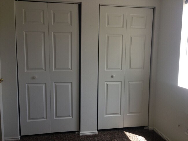 Building Photo - Ground Level Apartment