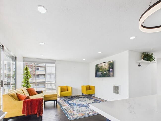 Building Photo - 4099 Howe St