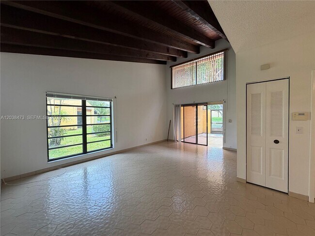 Building Photo - 1540 NW 93rd Ave