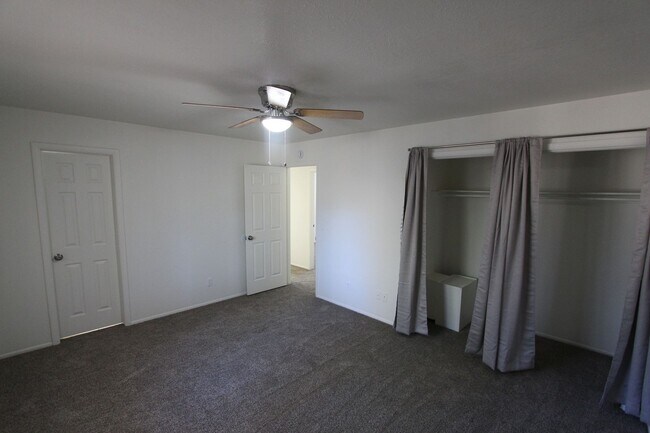 Building Photo - 3 Bed, 2 Bath Cabin Home with Fenced Backy...