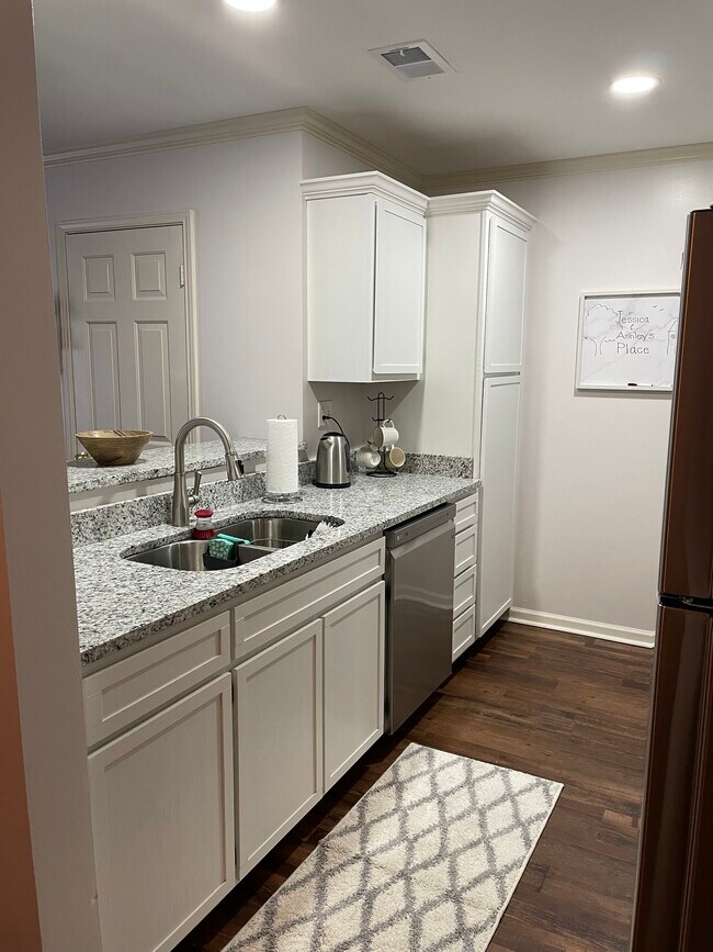 Kitchen Granite Countertops - 34 Private Road 3057