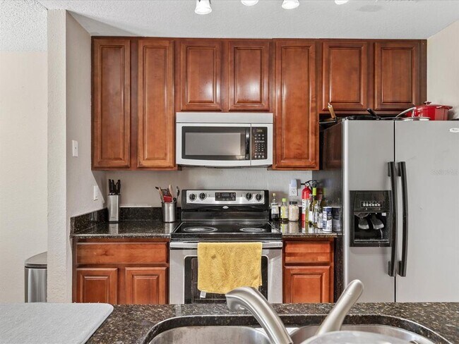 Building Photo - 2550 N Alafaya Trail