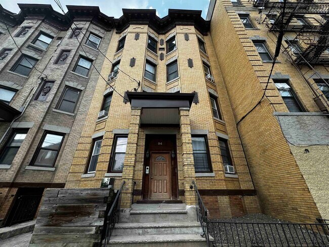 Primary Photo - 94 North St