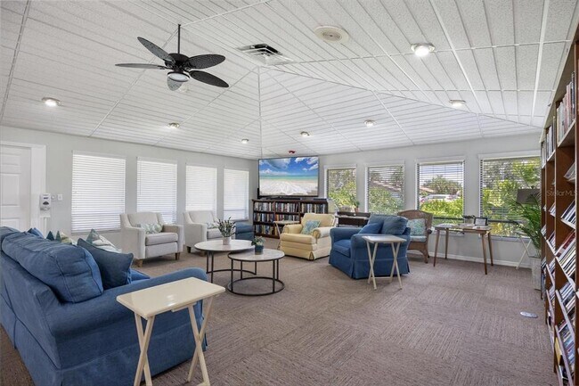 Building Photo - 3946 Wilshire Cir E