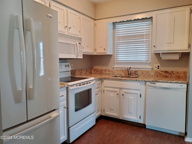 Building Photo - 912 Wellington Pl