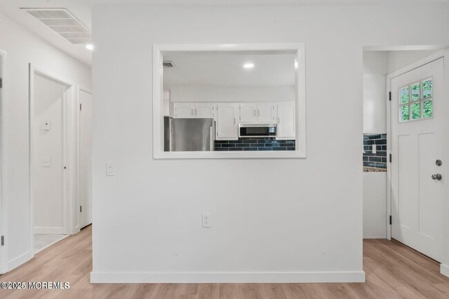Building Photo - 6B Bayberry Ln