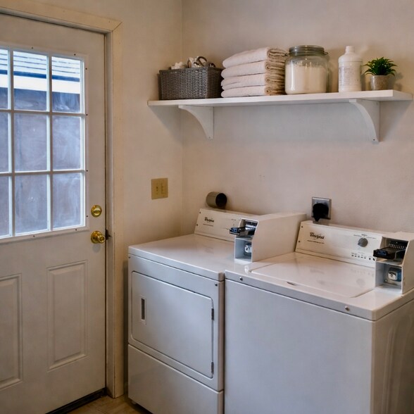 Building Photo - 506 Waukesha Ave