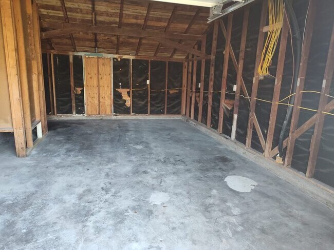 Building Photo - 901 Johnson St