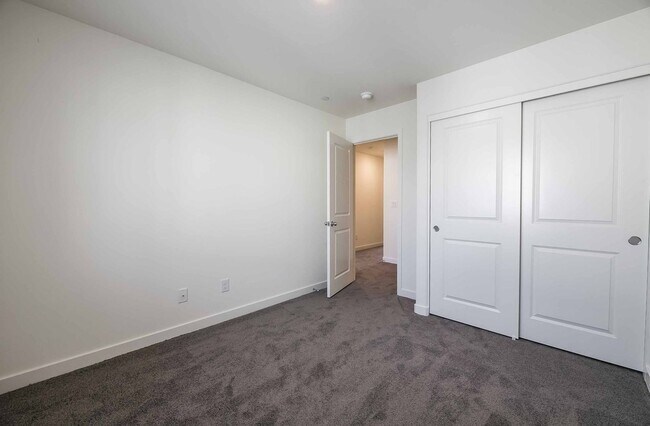 Building Photo - Brand new DR Horton Townhome with 3 bedroom,2 bathrooms and 1 car garage located at Trails at Wil...